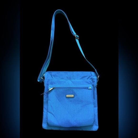 Handbags - 💙🏅HOST PICK!🏅💙
 BAGGALLINI GO BAGG